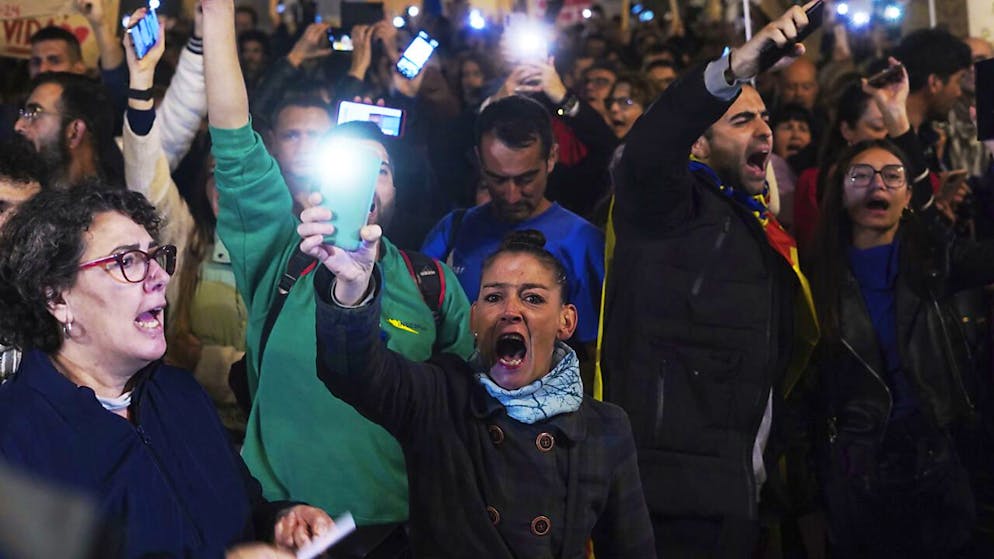 Hunderttausende protestierten in Valencia und forderten den Rücktritt des Regionalpräsidenten.