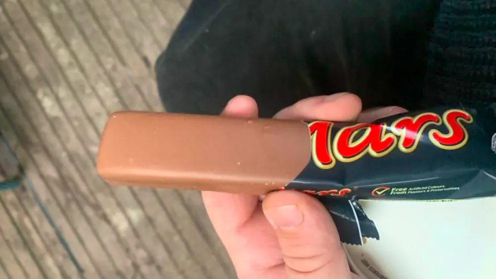 Eigentlich sollte die Schokoladenseite eines Mars-Riegels nicht so glatt aussehen.