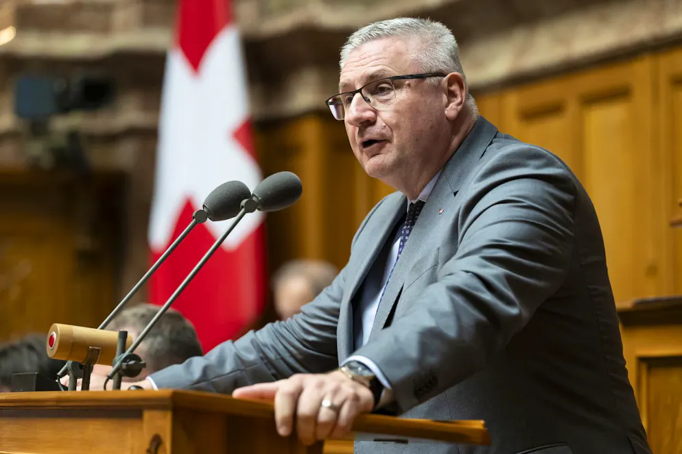 Le président de l'UDC Aarau et conseiller national Andreas Glarner souhaite que la «taupe» responsable d'une indiscrétion démissionne de la direction du parti. (archives)