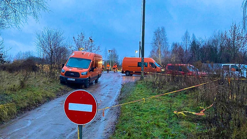 ARCHIVE - Lithuanian police and specialists are working near the crash site. Photo: Alexander Welscher/dpa