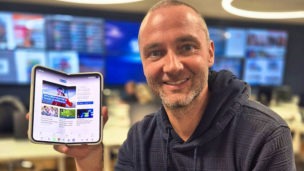 Lohnt sich das?. Wir haben das Falthandy getestet – 7 (mehr oder weniger) ernste Gründe, die dafür sprechen