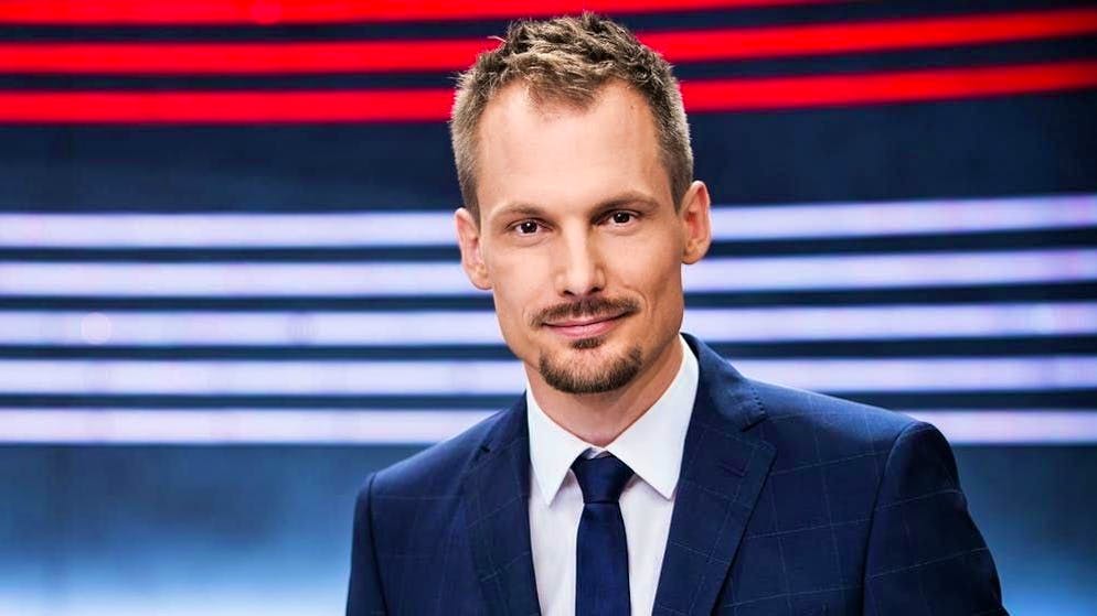 Mass exodus at SRF. In 2019, "Arena" tamer and former correspondent Jonas Projer moved to Blick TV after 13 years. He has since taken over the journalistic management of "NZZ am Sonntag".