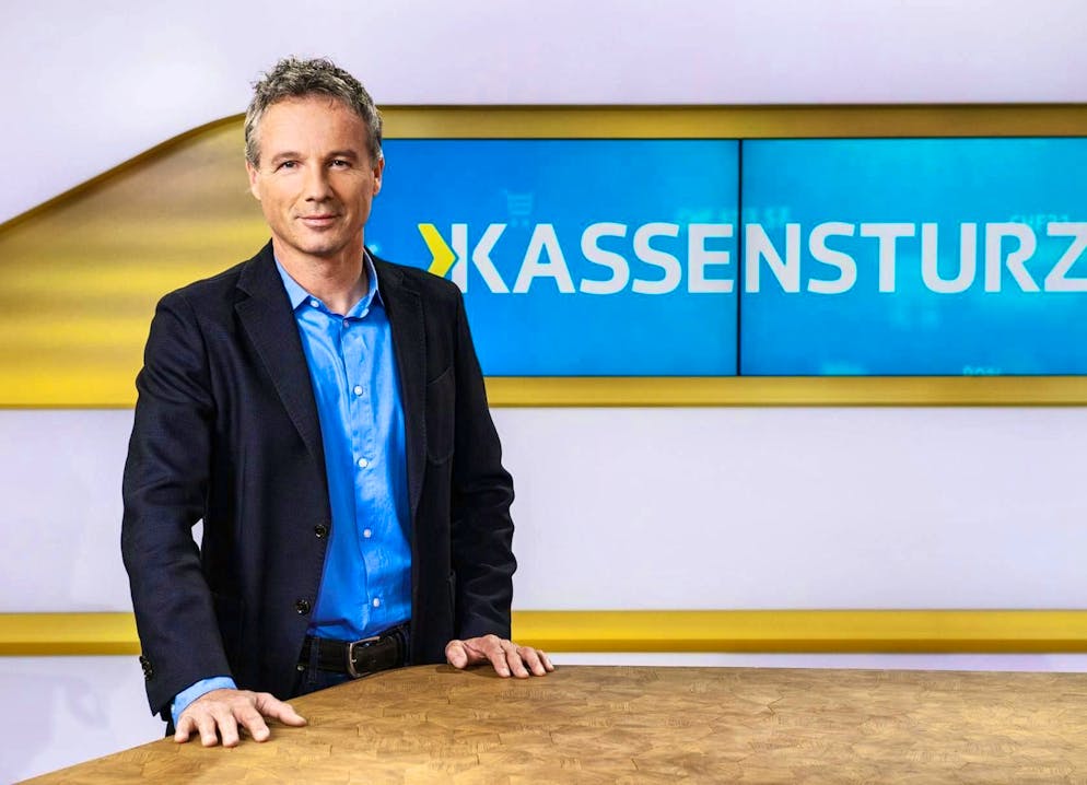 Mass exodus at SRF. In December 2021, Ueli Schmezer hosted the last "Kassensturz" program after 25 years.
