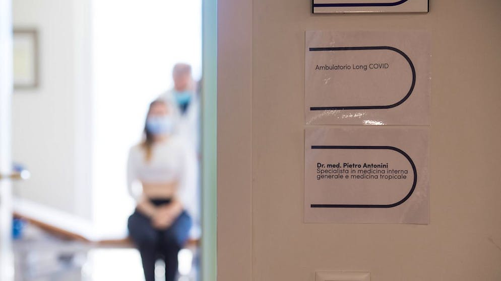 In einer Tessiner Klinik wird eine Patientin mit Long Covid behandelt. (Archivaufnahme)
