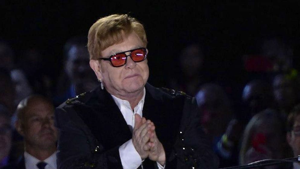 Dopo una grave infezione. Elton John shock: «Ho perso completamente la vista»