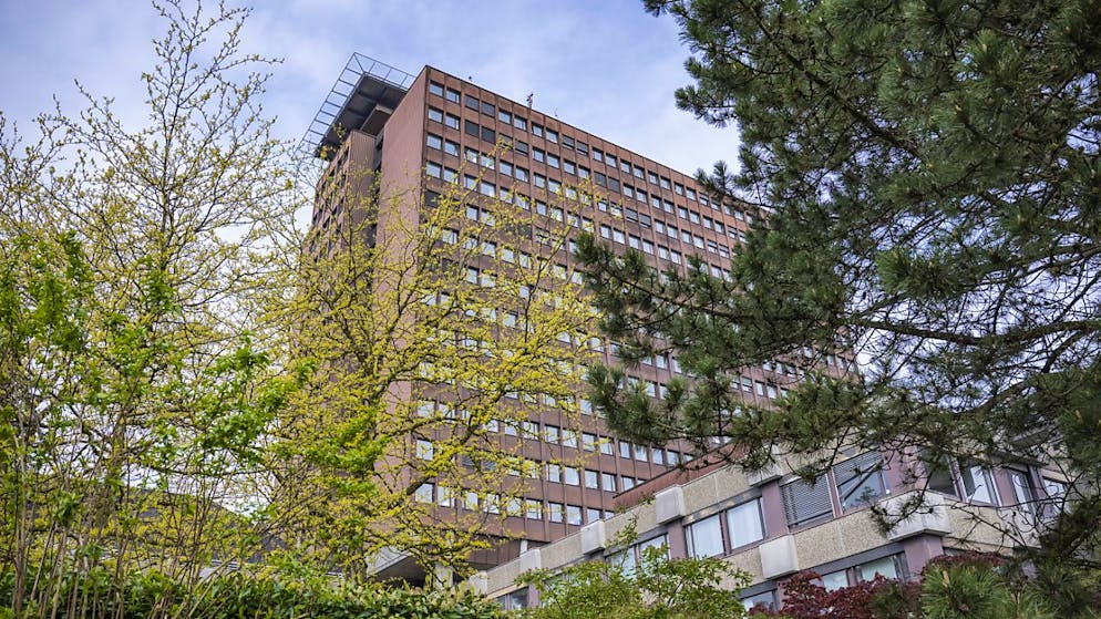 Die SP Stadt Luzern will das Bettenhochhaus des Luzerner Kantonsspitals erhalten. (Archivbild)