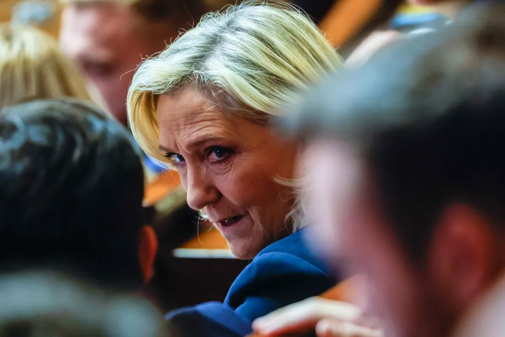 Marine Le Pen in una foto di lunedì al Parlamento francese.  