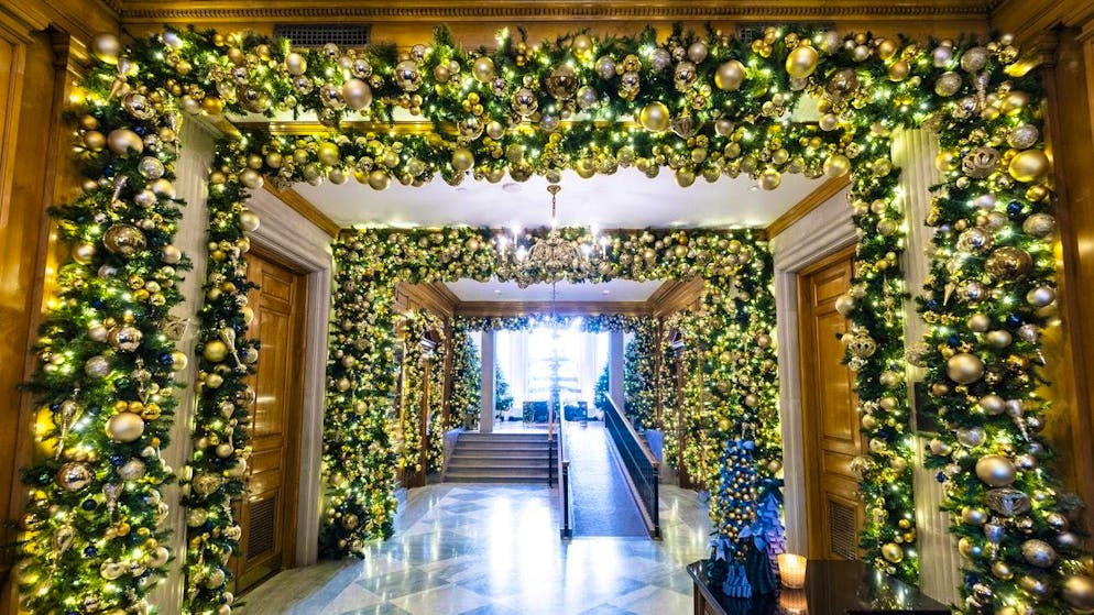 The White House shines in Christmas splendor.