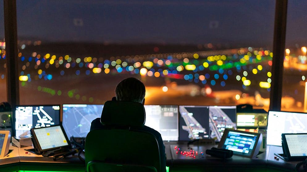 Non sono pochi i voli gestiti ogni giorno dalla torre di controllo di Kloten (ZH).