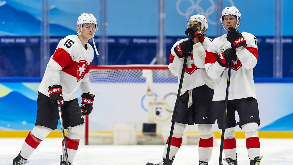 L'écusson suisse sur le maillot de l'équipe nationale de hockey sur glace fait polémique (archives).