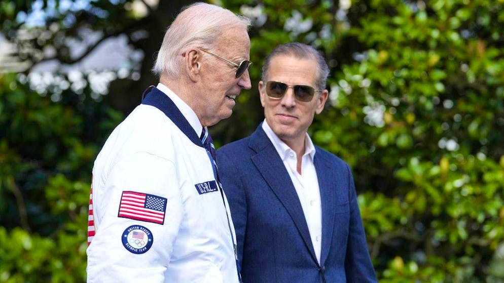 US President Joe Biden (left) with his son Hunter, who has been making negative headlines for years: alcohol addiction, drug addiction, questionable business dealings, legal disputes with an ex-stripper over child support for an illegitimate child.