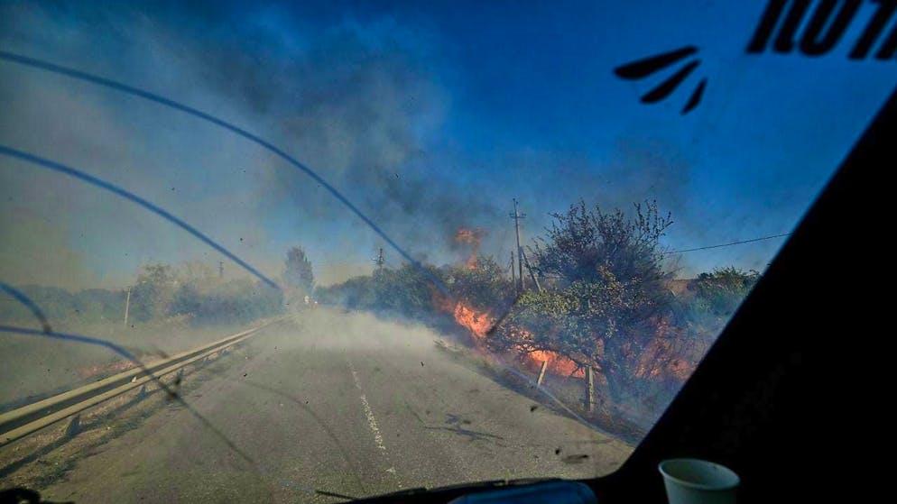 ARCHIVE - Fires along the road from Kurakhove to Hirnyk as a result of Russian artillery fire in the Pokrovsk district. Photo: -/Ukrinform/dpa