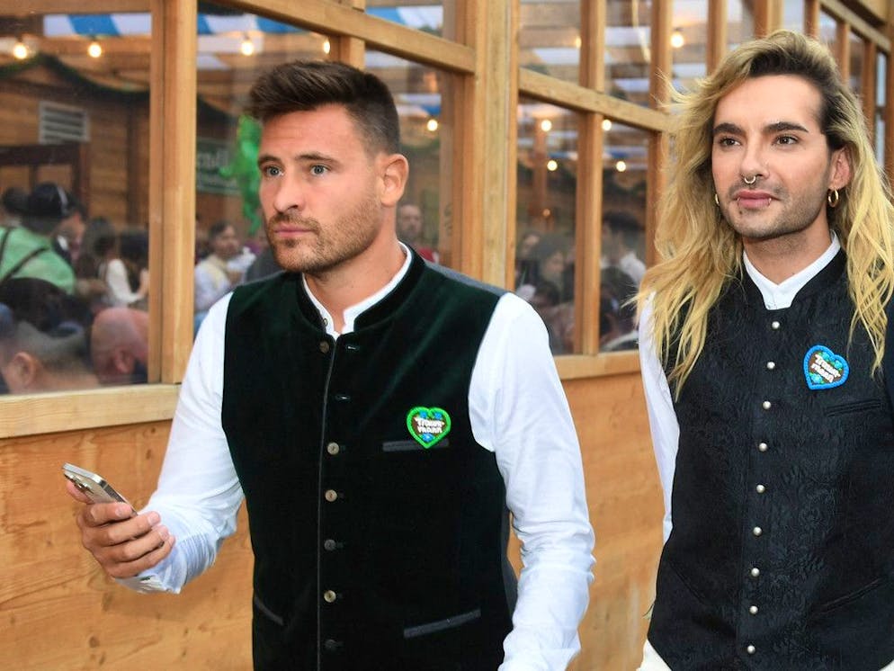 Bill Kaulitz zusammen mit Marc Eggers am Oktoberfest in München. 