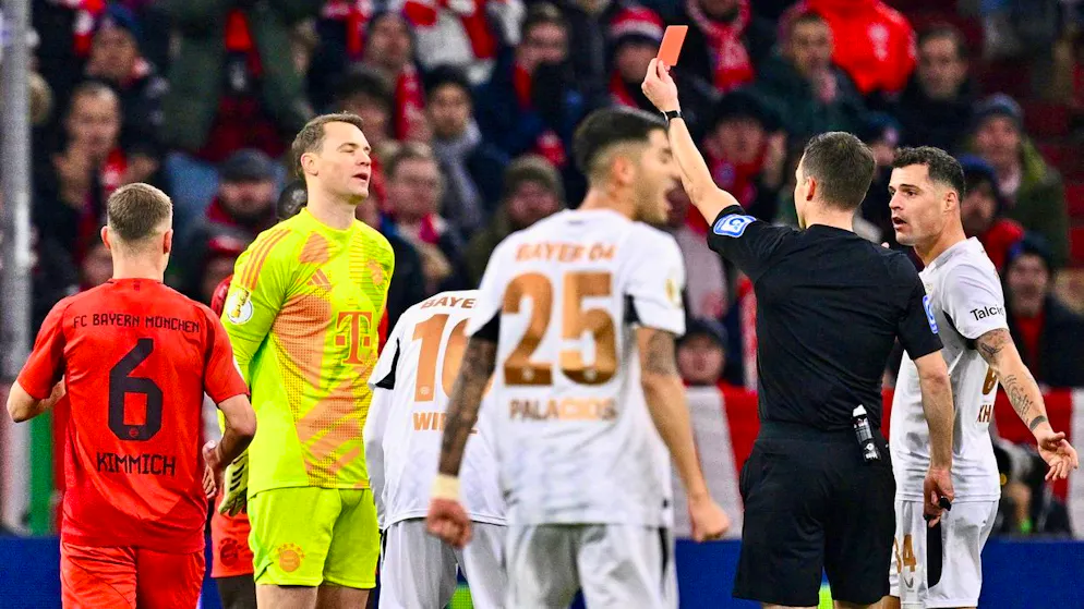 Manuel Neuer prié de regagner bien vite les vestiaires...