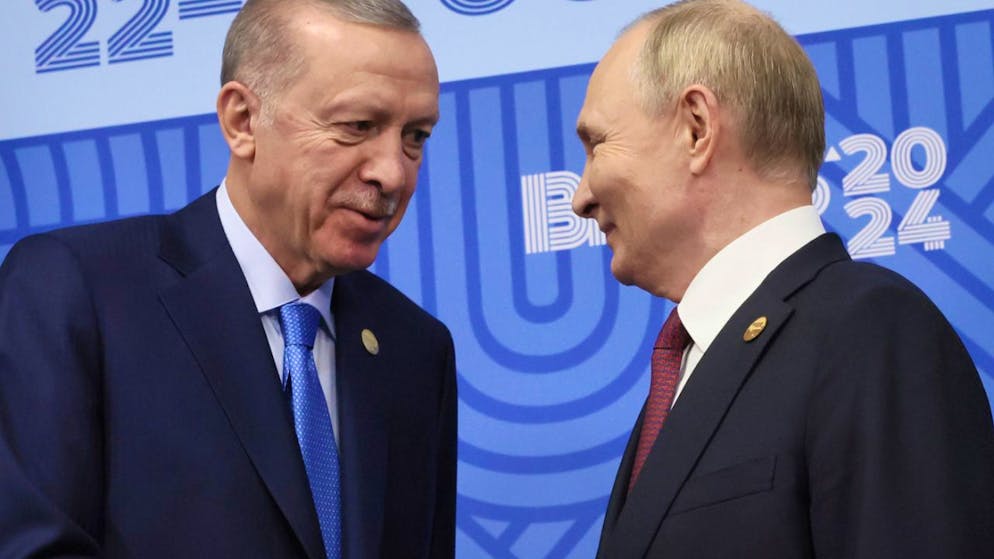 ARCHIV - Der russische Präsident Wladimir Putin (r) trifft sich mit dem türkischen Präsidenten Recep Tayyip Erdogan (l). Foto: Mikhail Metzel/Pool Sputnik Kremlin/dpa