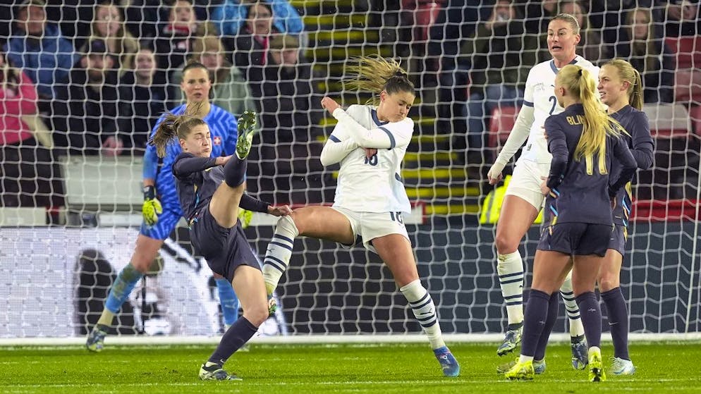 Ticker. The equalizer is in the air - Terchoun forces Hampton to make a brilliant save