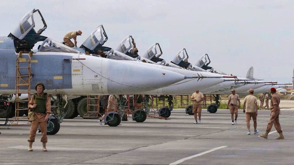 Bombardieri russi Su-24 all'aeroporto militare di Hmeimim.