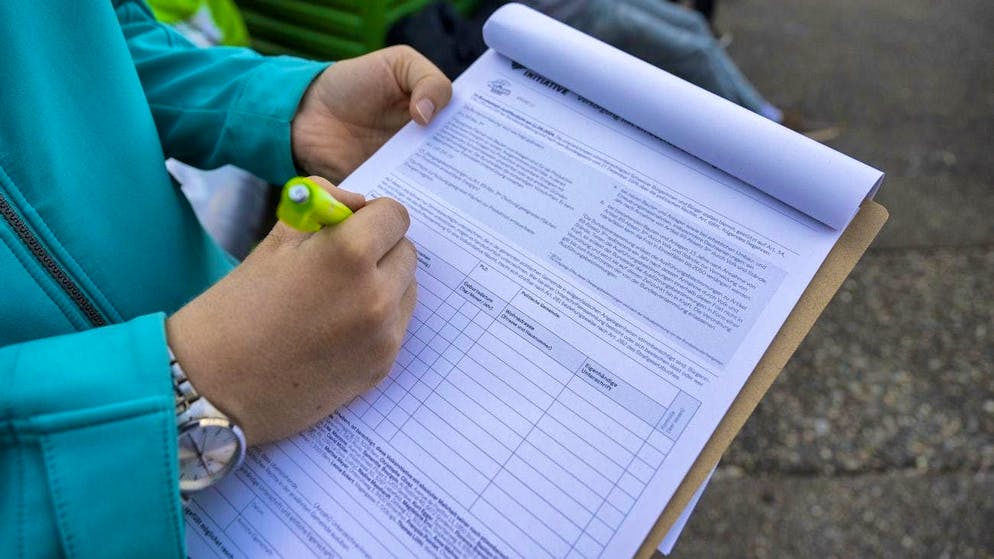 The scandal surrounding forged signatures for popular initiatives has shaken Switzerland this year. (theme picture)