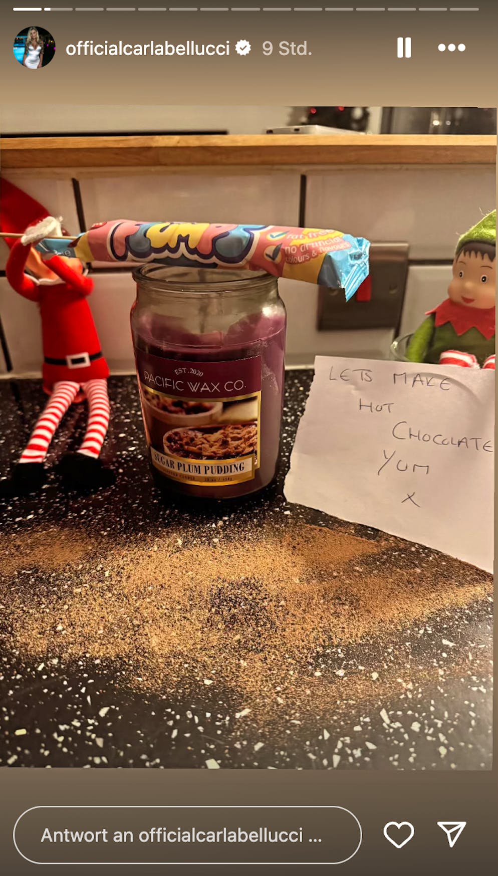 Influencerin Carla Bellucci organisiert ein Weihnachtsessen. Wer dabei sein will, muss 240 Euro hinblättern.