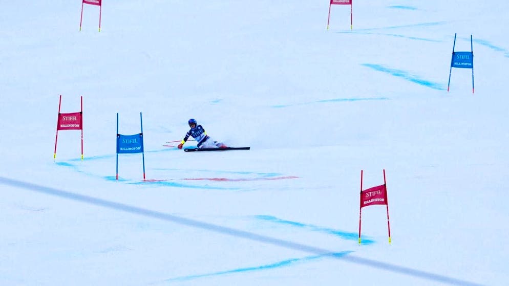 Mikaela Shiffrin crashes in the giant slalom in Killington