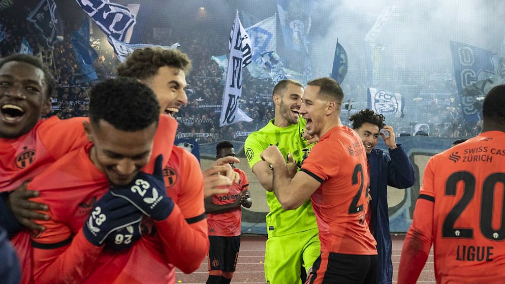 Fans und Spieler des FCZ feiern den Sieg im Achtelfinale des Schweizer Cups. (Archivbild)