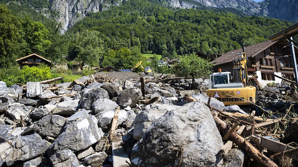 Brienz BE will Milibach aus dem Dorf verbannen - Gallery. Solche Bilder soll es nicht mehr geben: die Gerölllawine mitten in Brienz BE im August 2024. (Archivbild)