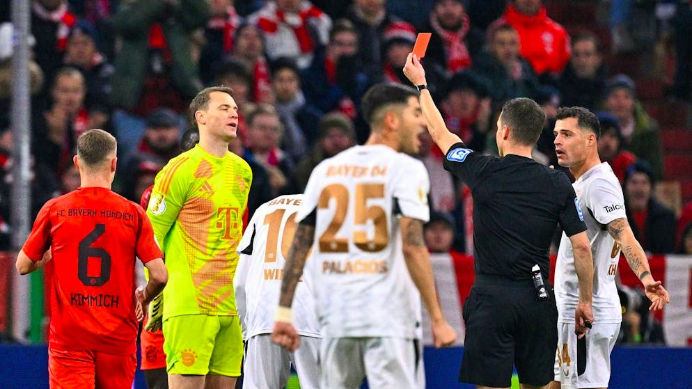 Referee Harm Osmers shows Manuel Neuer the red card against Leverkusen.