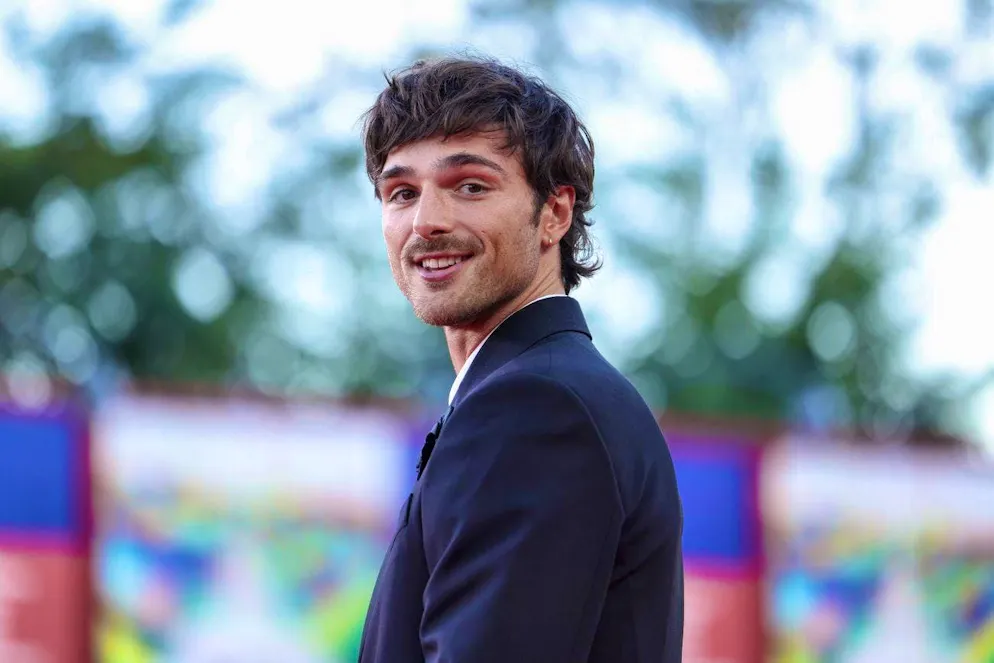 Fans outraged by Jacob Elordi's new look. However, the actor has already changed his look in the past, sporting an 80s-style moustache.