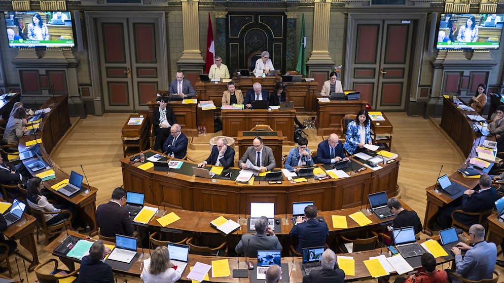 Der St. Galler Kantonsrat hat das Budget für 2025 genehmigt. Die bereits angekündigten Sparmassnahmen folgen im nächsten Jahr. (Archivbild)