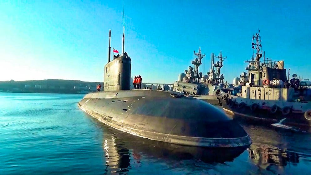 HANDOUT - In this photo released by the Russian Defense Ministry press service, a Russian Navy submarine prepares to take part in an exercise near Vladivostok. Photo: Uncredited/Russian Defense Ministry Press S/AP/dpa