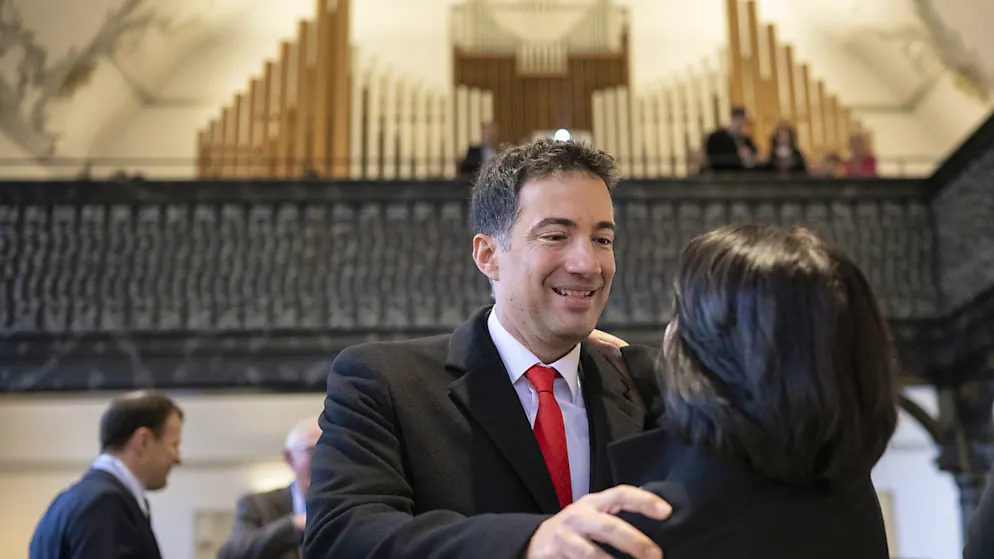 Andrea Caroni lässt sich in der evangelischen Kirche von Herisau feiern.