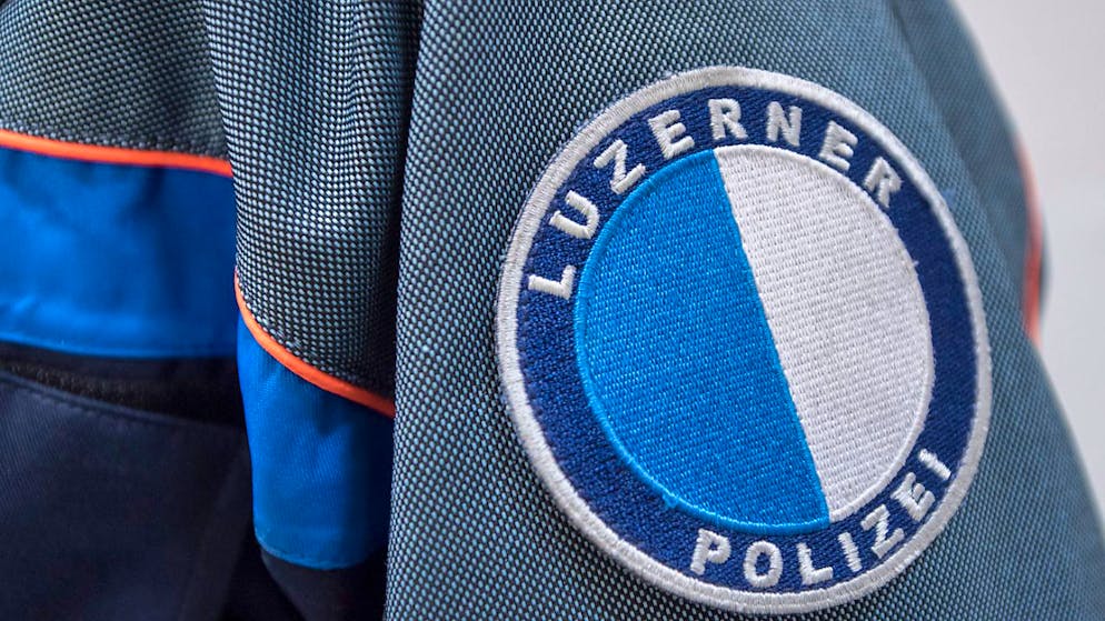 Die Luzerner Polizei rückte am Dienstagmorgen zu einem Unfall in Emmenbrücke aus. (Archivbild)