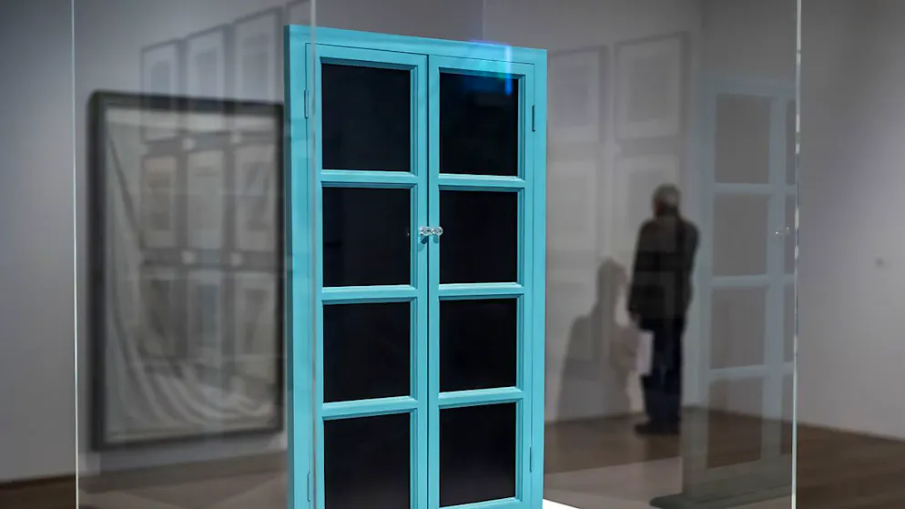 L'opera "Fresh Window" di Marcel Duchamp rende omaggio all'arte delle vetrine al Museo Tinguely di Basilea.