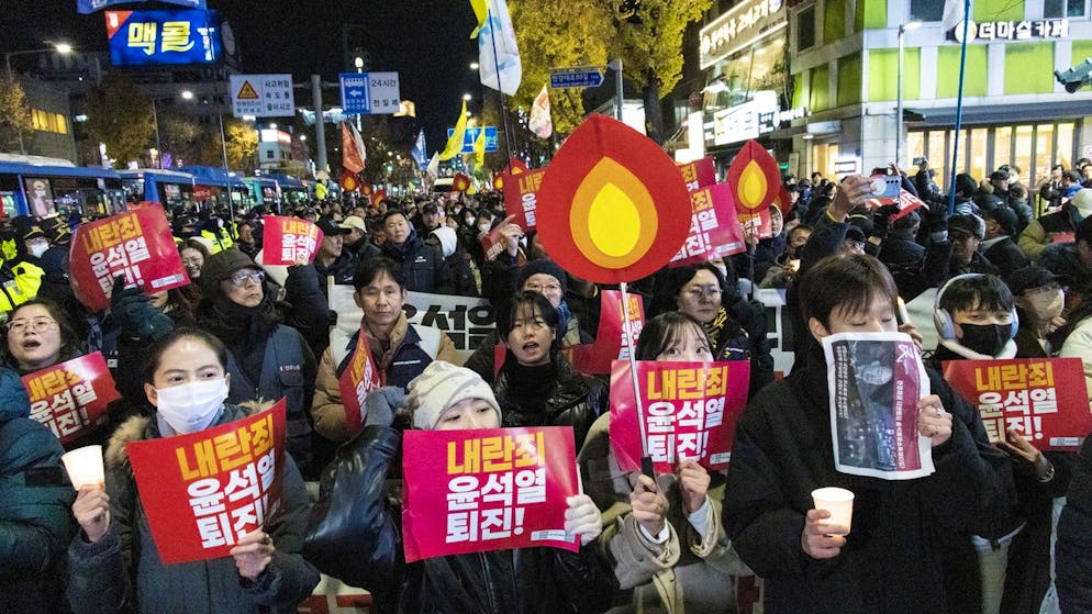 Corea del Sud. L'opposizione chiede le dimissioni del presidente Yoon, i sindacati annunciano scioperi