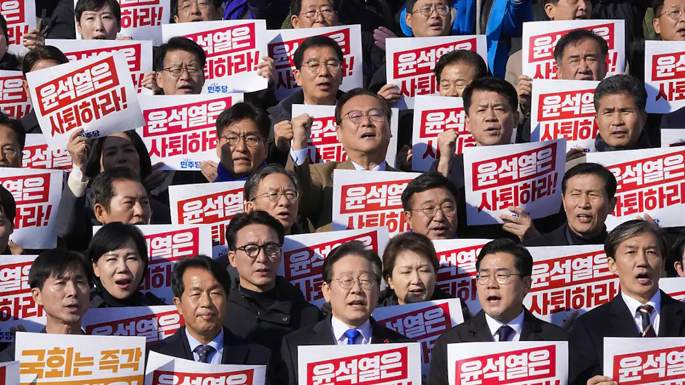 Corea del Sud. Seul: la maggioranza e l'opposizione chiedono le dimissioni del presidente Yoon