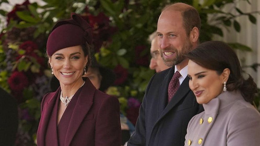 Zoom sur son look. La résilience de Kate: un retour royal au style symbolique