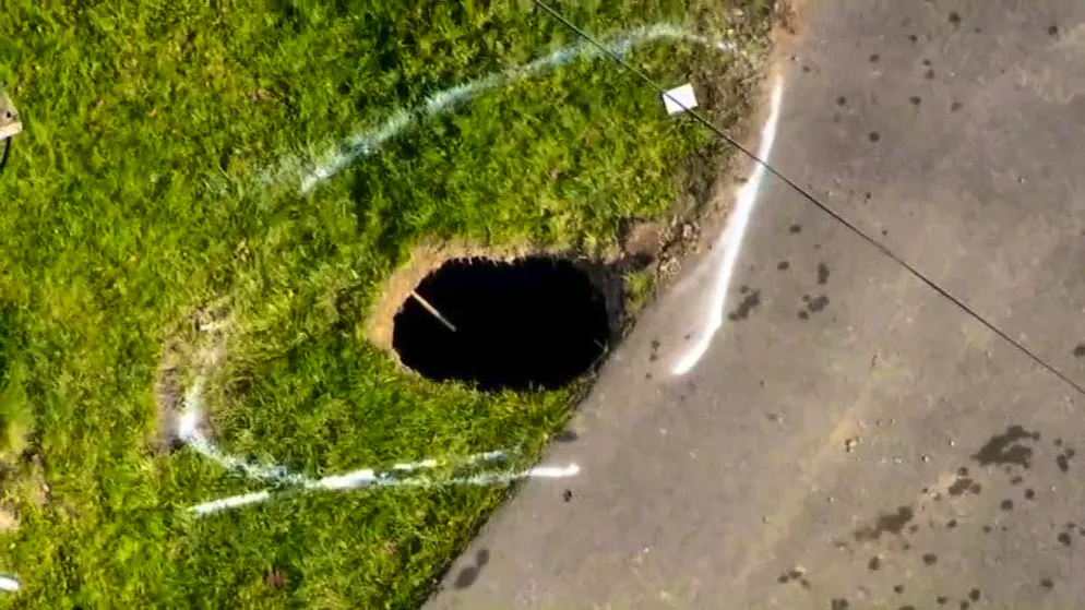 La femme aurait disparu dans ce trou d'eau. 