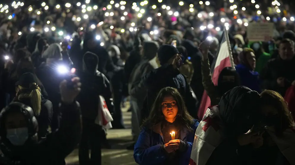 Les manifestants pro-UE se sont rassemblés pour une 7e soirée consécutive mercredi à Tbilissi.