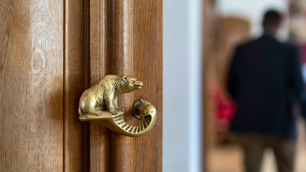 Die Tür für Steuersenkungen ist offen: Der bernische Grosse Rat hat sich am Mittwoch hinter das Vorhaben der Regierung gestellt. (Symbolbild)