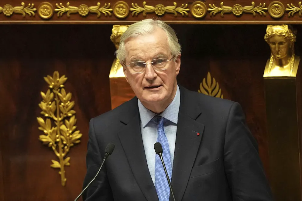 Michel Barnier, 73 ans, fut le chef de gouvernement le plus âgé de la Ve République. Son style incarnait le vieux monde et il le cultivait, par opposition au «nouveau monde» des macronistes.