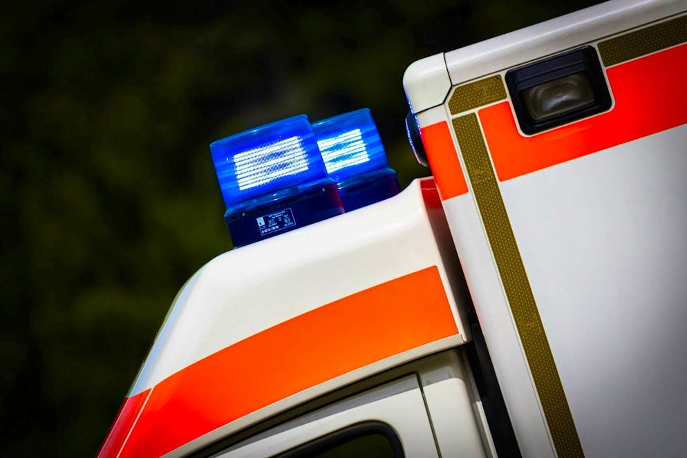 L'ambulanza avrebbe dovuto portare l'anziano a casa velocemente (foto simbolica).