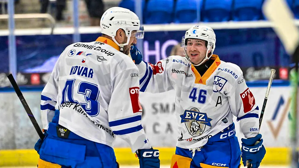 Leonardo Genoni celebrates second win with Zug in Ambri - Gallery. Jan Kovar (left) scored the 3:2 winning goal for Zug in Ambri