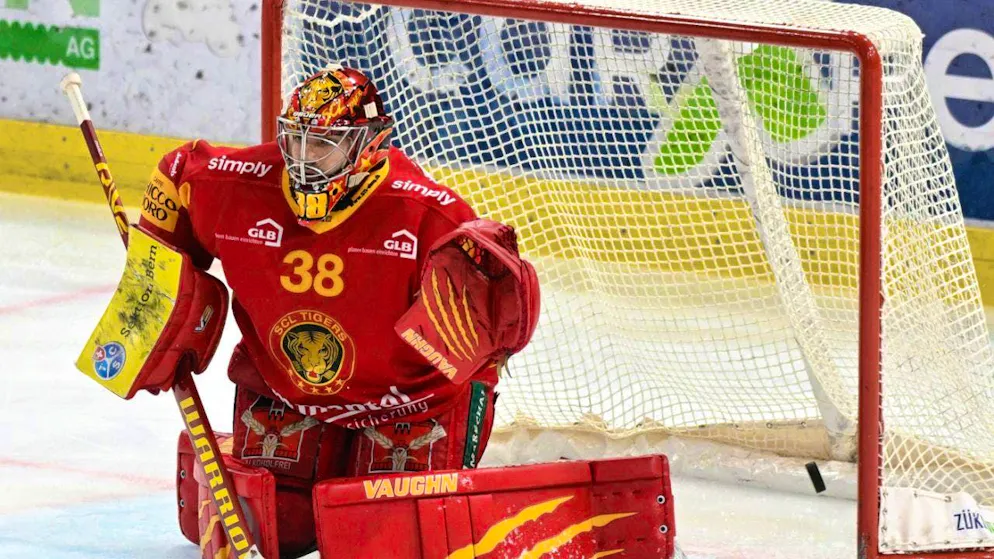 Leonardo Genoni celebrates second win with Zug in Ambri - Gallery. Another goalie, Stéphane Charlin, also put in a great performance. Charlin only conceded one goal in Langnau - Fribourg (4:1) and witched the Tigers to another victory