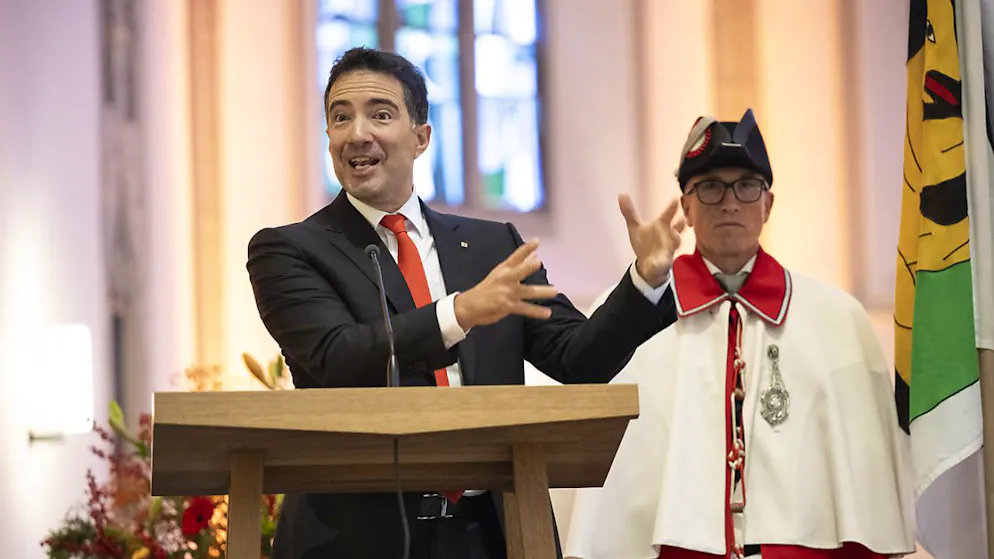 Le président appenzellois du Conseil des Etats fêté dans son canton - Gallery. Lors de la cérémonie officielle en son honneur, Andrea Caroni a souligné l'importance des institutions suisses, garantes d'une coexistence pacifique.