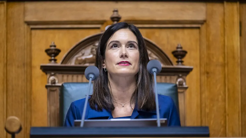 Nationalratspräsidentin Maja Riniker (FDP) ruft ihre Ratskolleg*innen zur Tat auf.