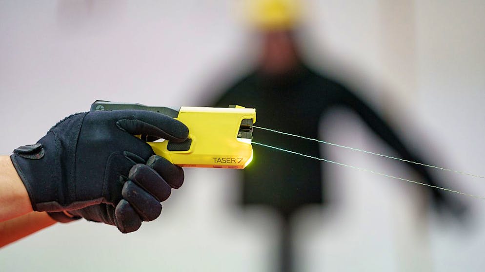 Le Taser permettra aux agents de la police des transports de réagir avec plus de flexibilité dans des situations tendues (archives).