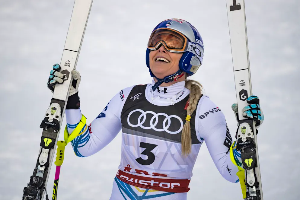 Lindsey Vonn è lontana dalle corse di Coppa del Mondo dal 2019. Il suo ritorno, a 40 anni, con una protesi al ginocchio, genera ammirazione, perplessità e opinioni diverse tra gli addetti ai lavori. 