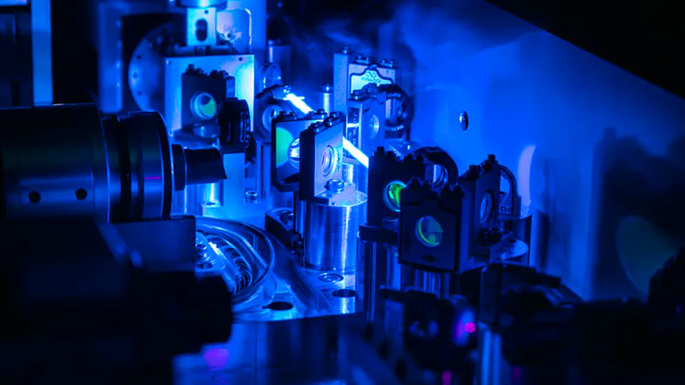 Das IonQ Optical System One des Quantencomputing-Hubs bei Uptown Basel.
