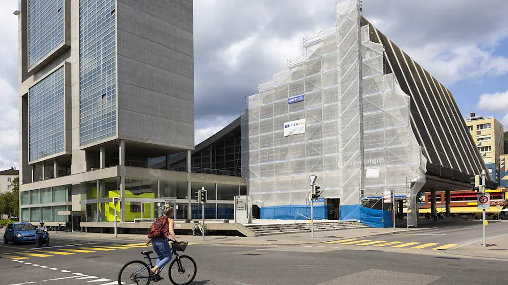 Les candidatures de Canal B et de TeleBielingue pour la couverture TV de Bienne doivent être réevaluées par le Département fédéral de l'environnement, des transports et de la communication. (archives)