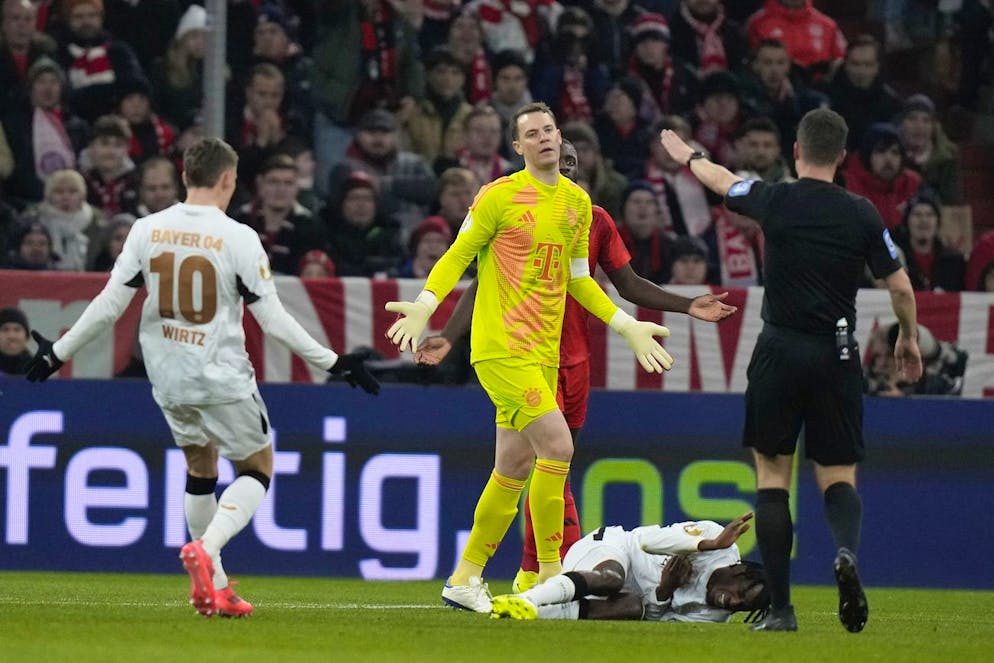 Manuel Neuer a reçu le premier carton rouge de sa carrière.